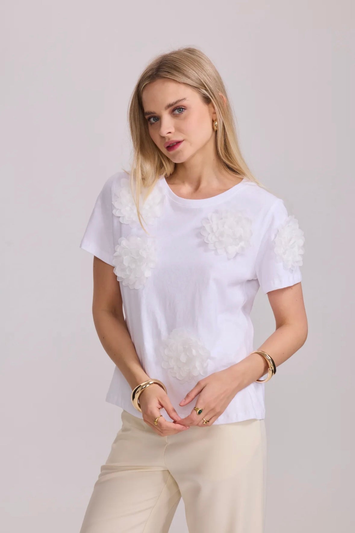 T-shirt en coton avec fleurs en relief - 3071