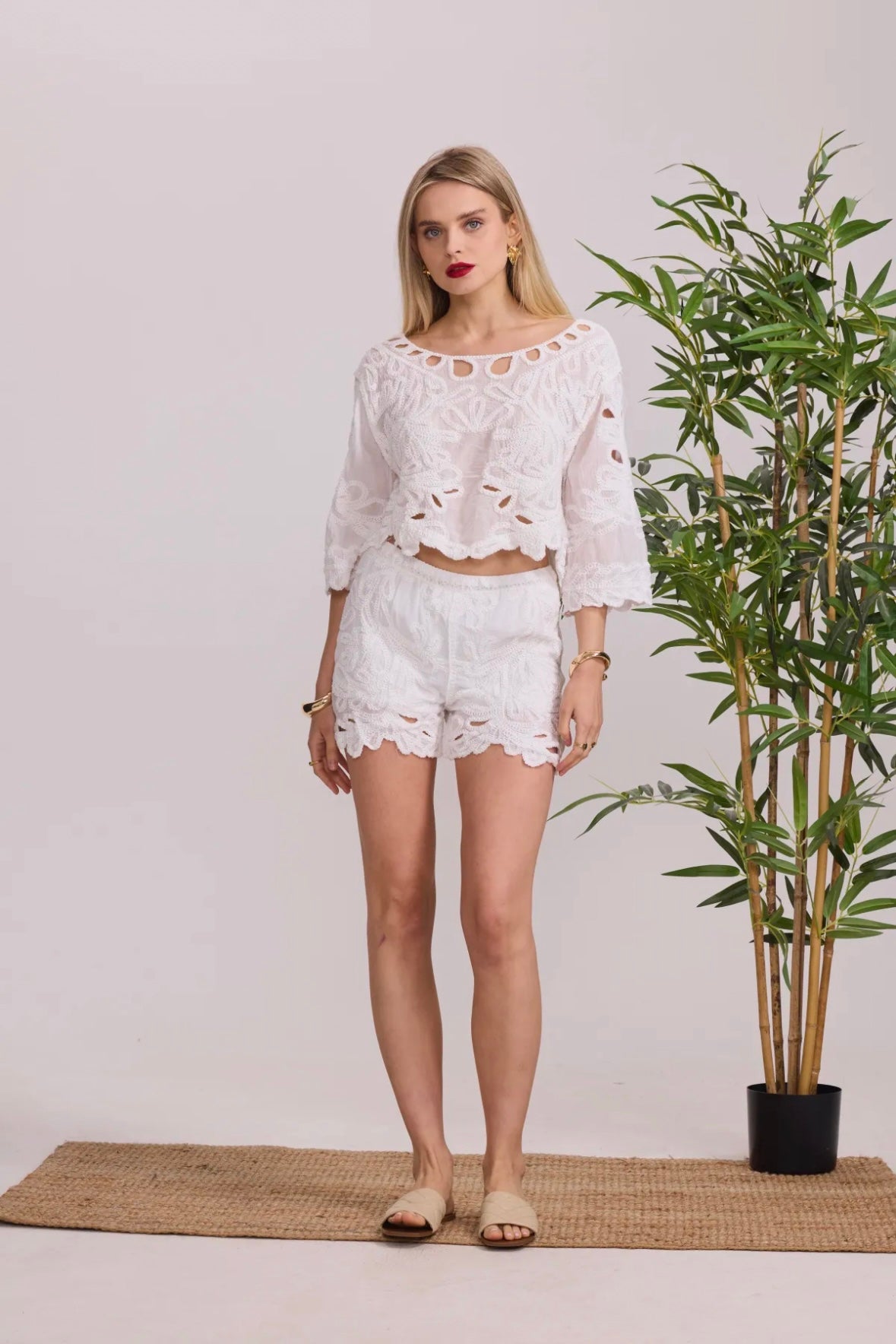 Top en crochet à manches 3/4 orné de broderies fantaisies 2502-CROCHET