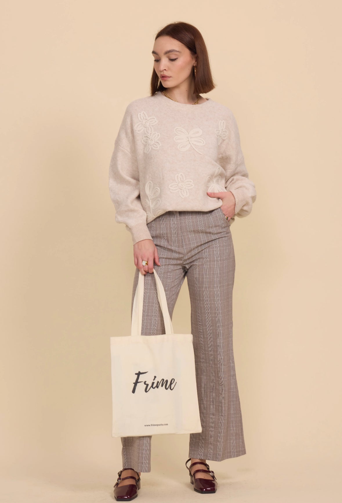 Pull en maille avec broderies fleuries - 5382