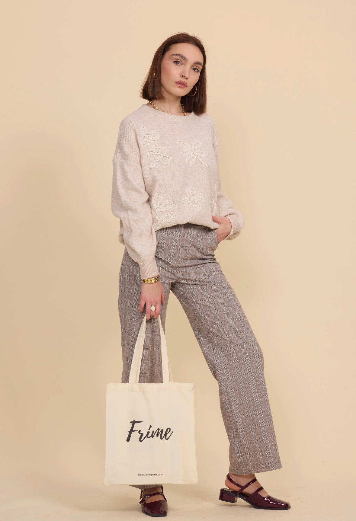 Pull en maille avec broderies fleuries - 5382