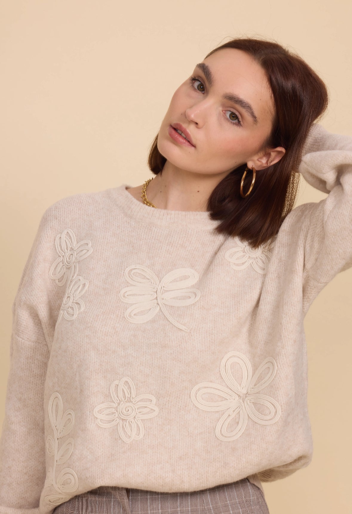 Pull en maille avec broderies fleuries - 5382