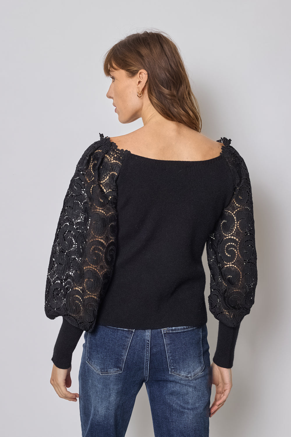 SWEATER WITH LACE SLEEVES - 601