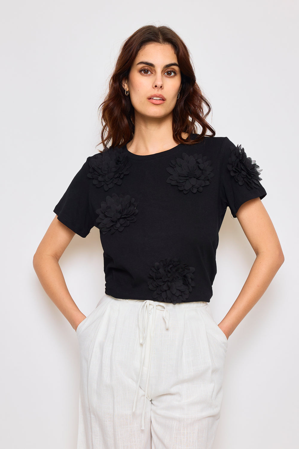 T-shirt en coton avec fleurs en relief - 3071