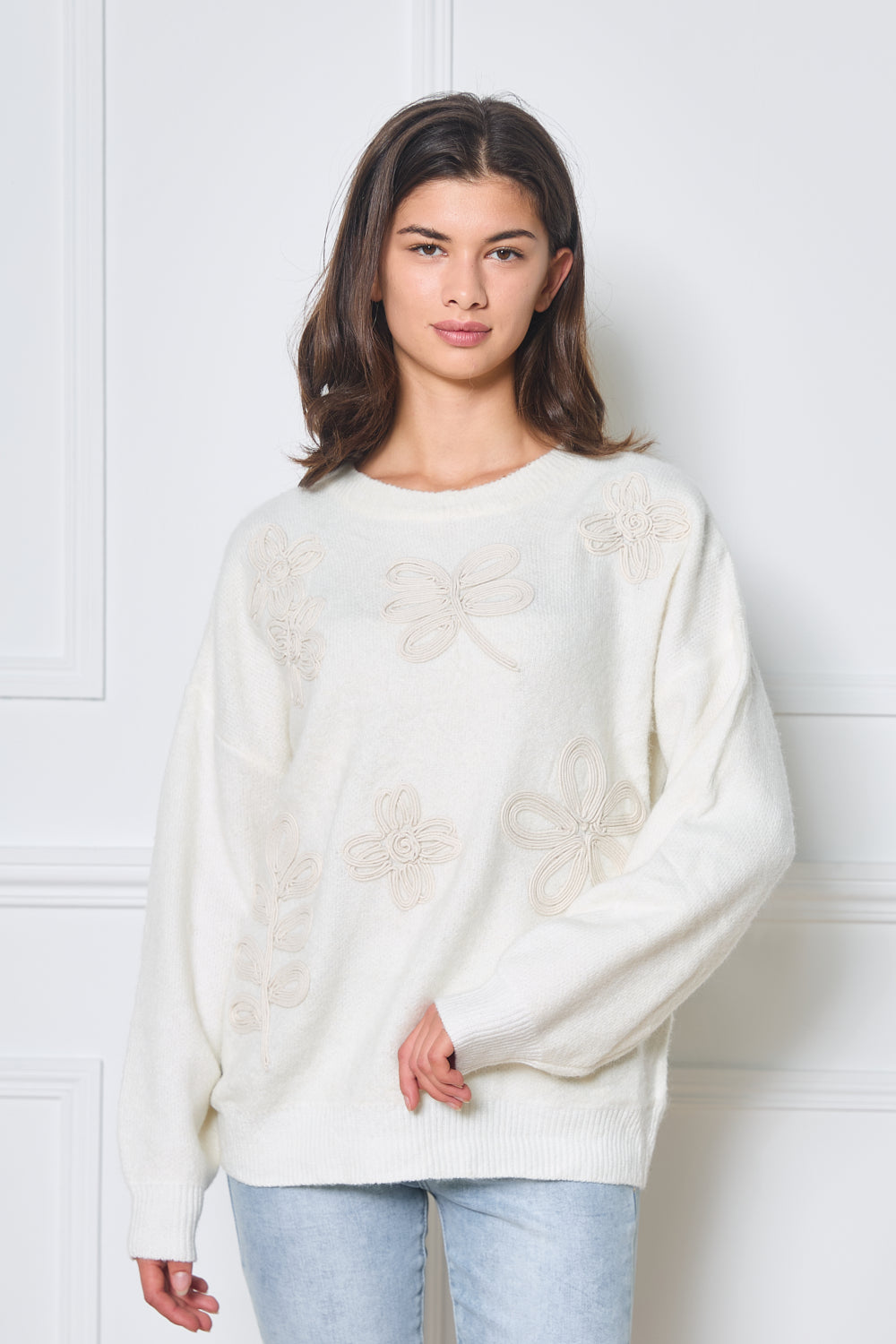 Pull en maille avec broderies fleuries - 5382