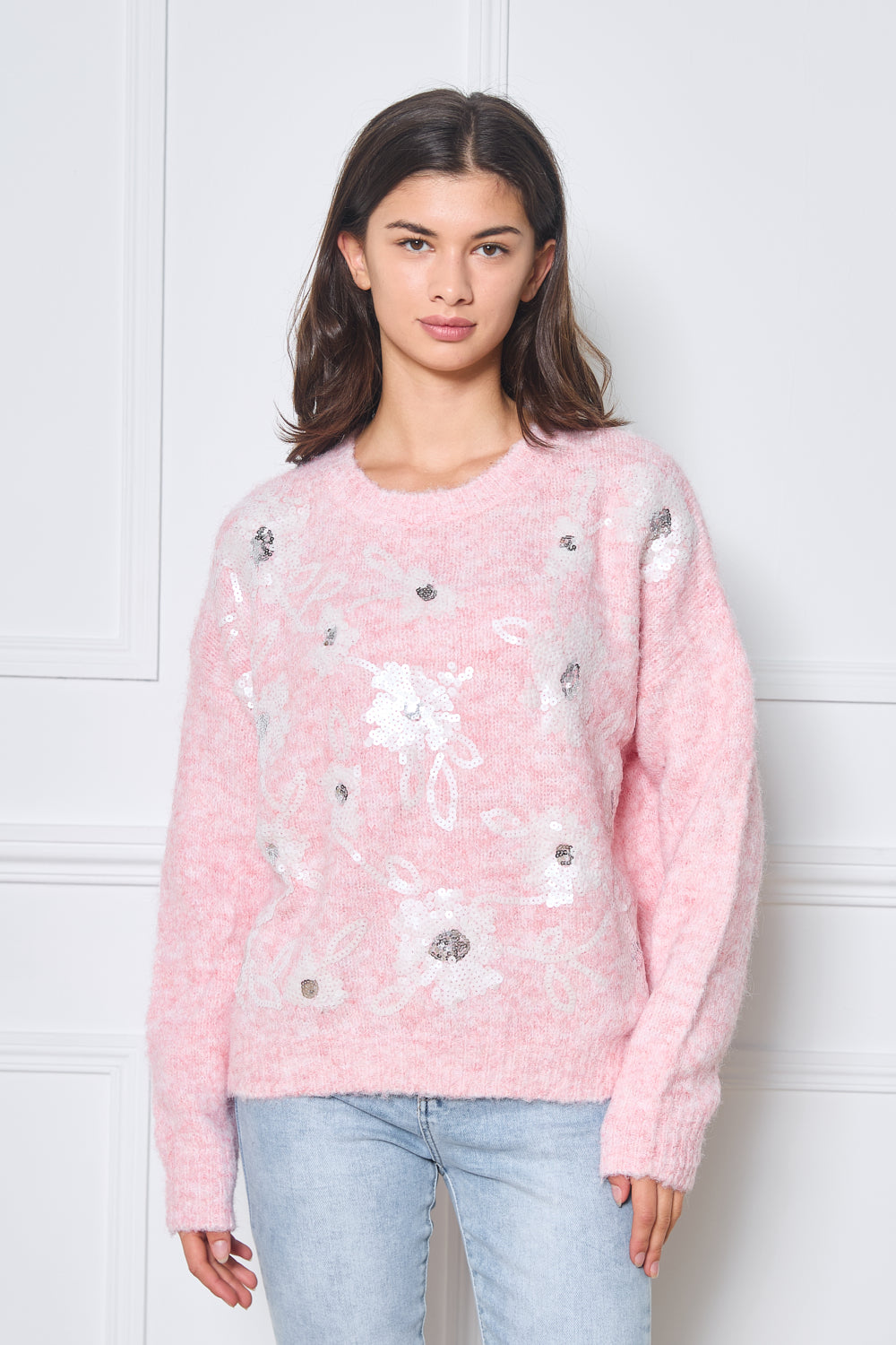 Pull en maille doux au toucher avec strass brodés en fleurs - 5378