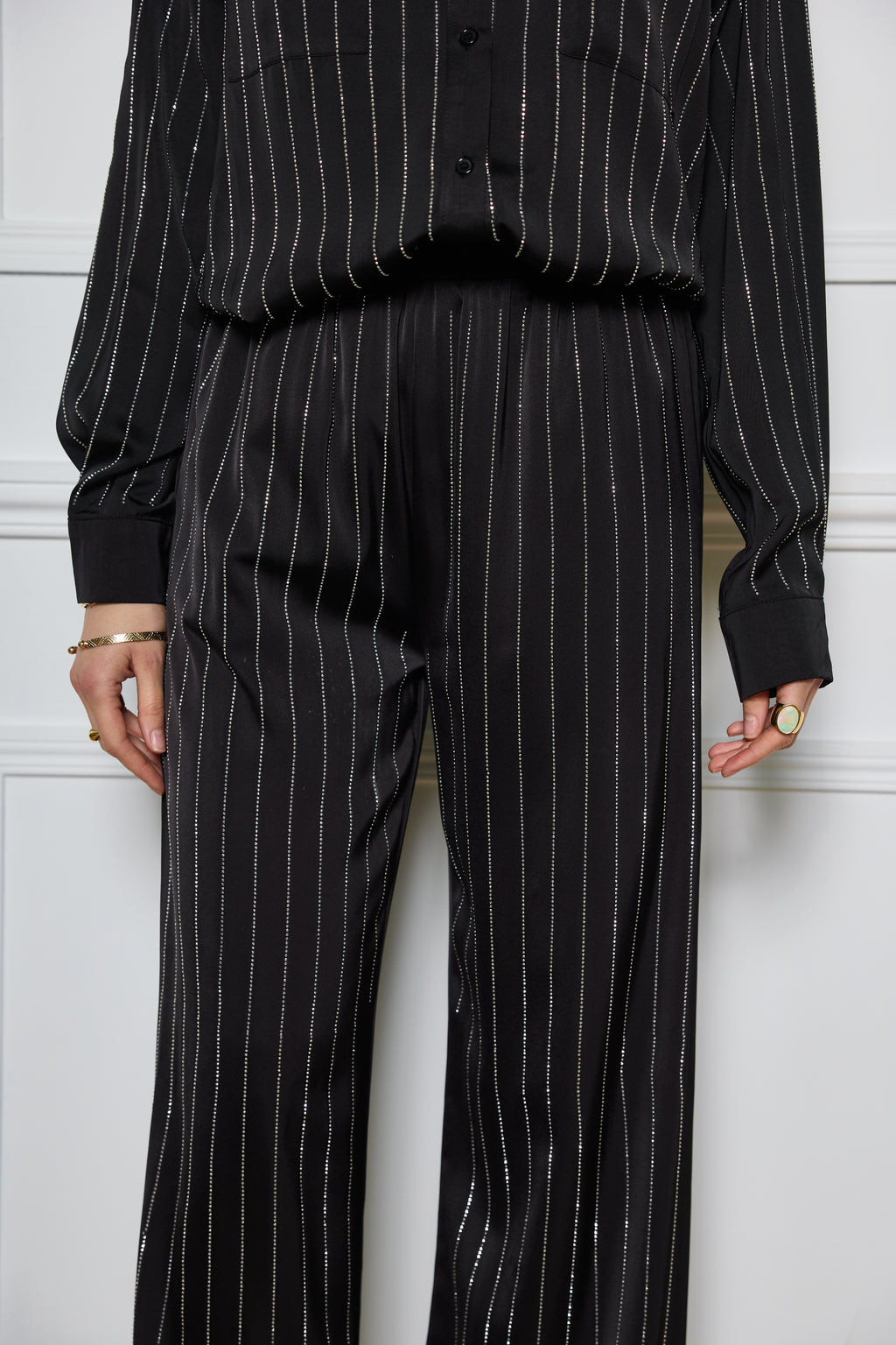 Pantalon fluide et satinée ornée de strass - 2486