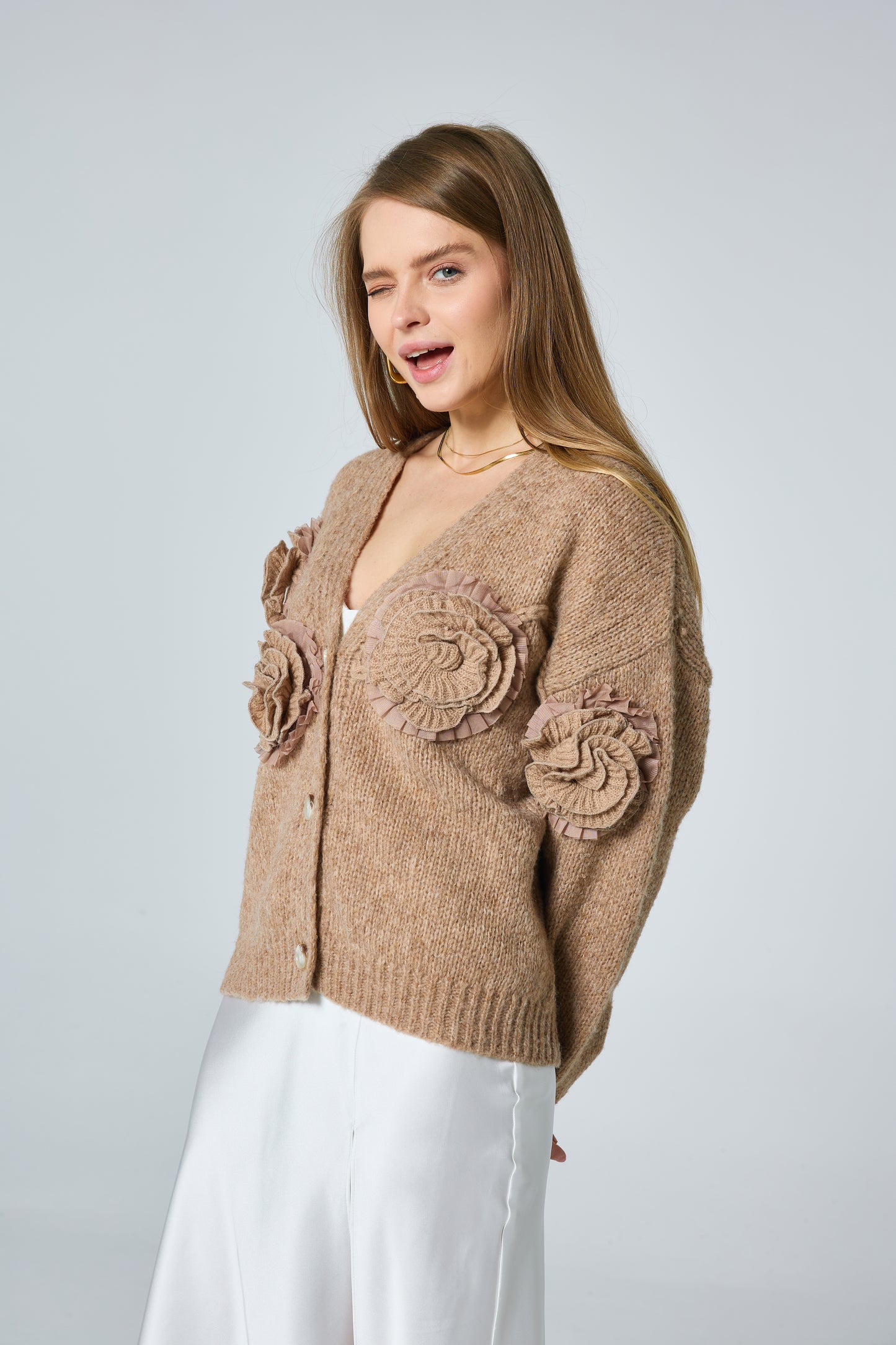 Cardigan en maille avec fleurs en relief - 2657