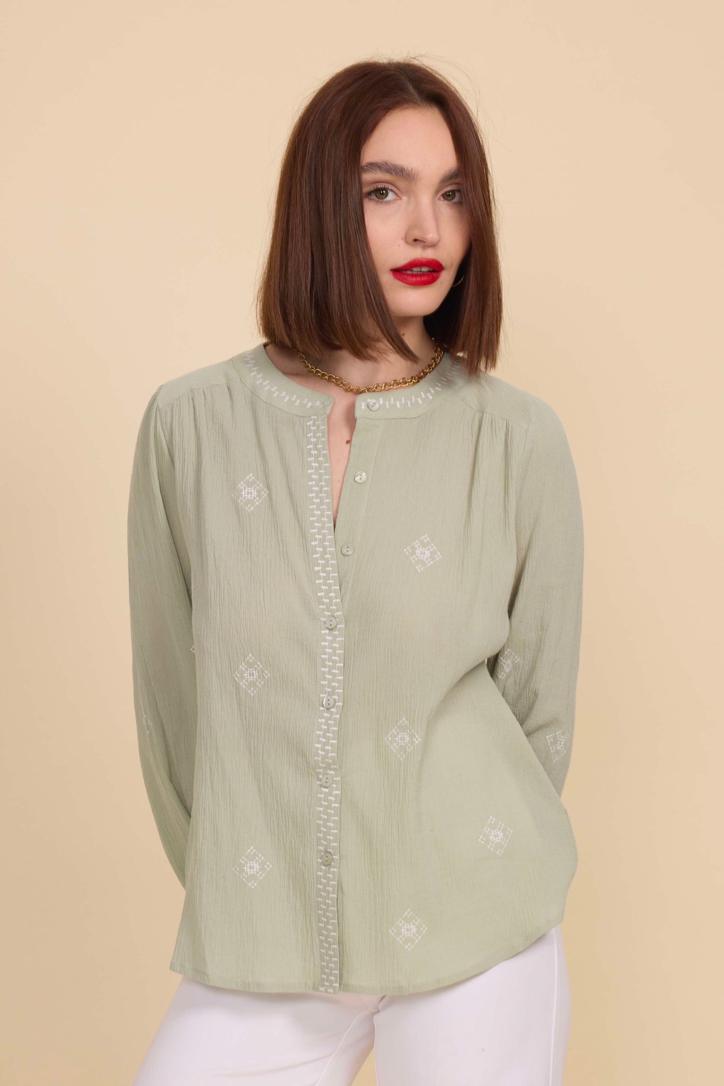 Blouse légère avec broderies  - 5617