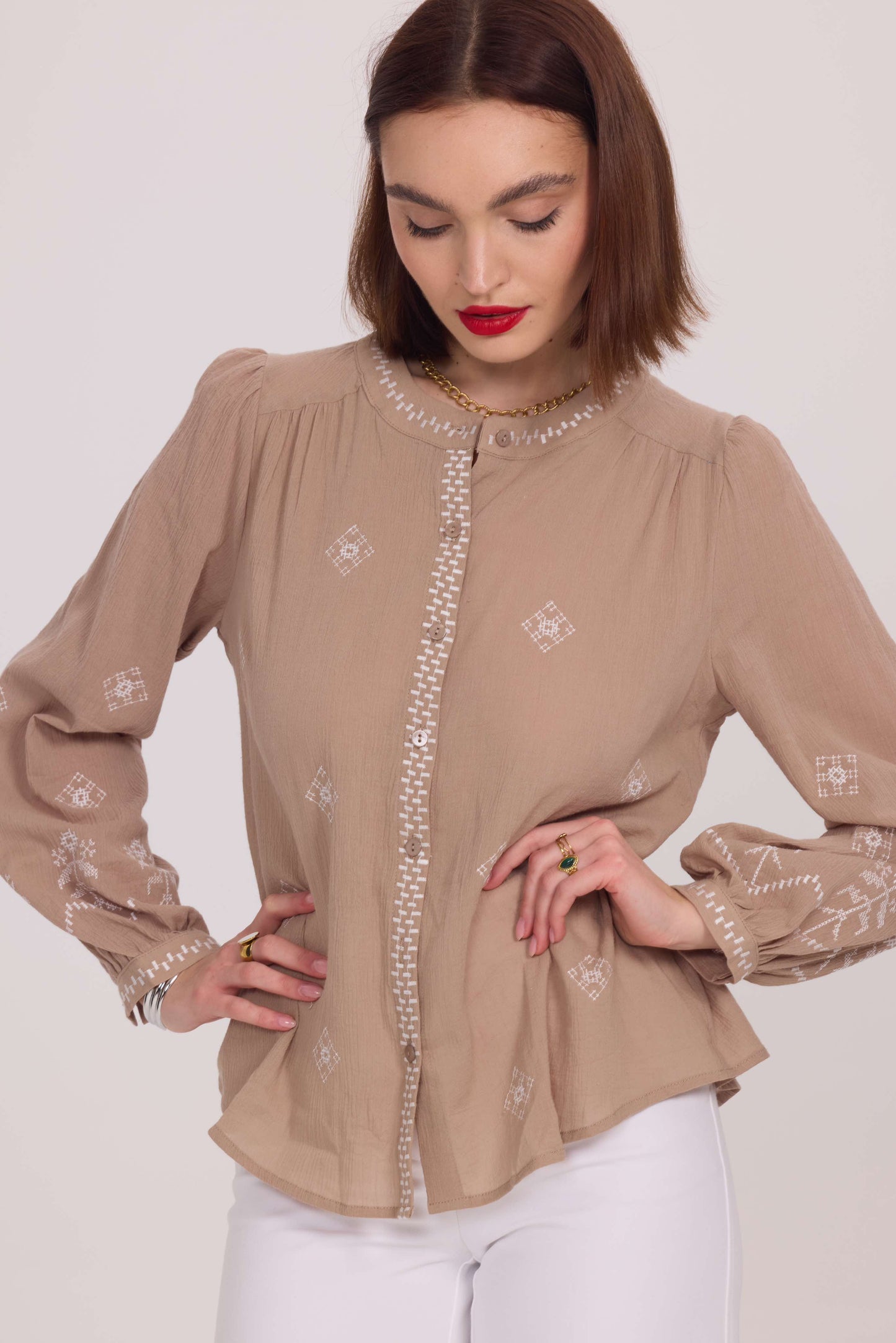 Blouse légère avec broderies  - 5617