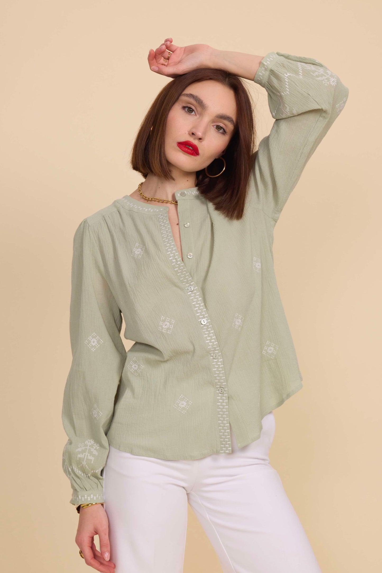 Blouse légère avec broderies  - 5617