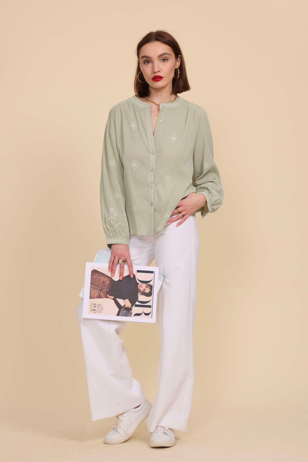 Blouse légère avec broderies  - 5617