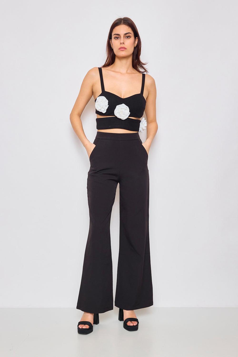 Crop top with straps and embossed flowers - 2465