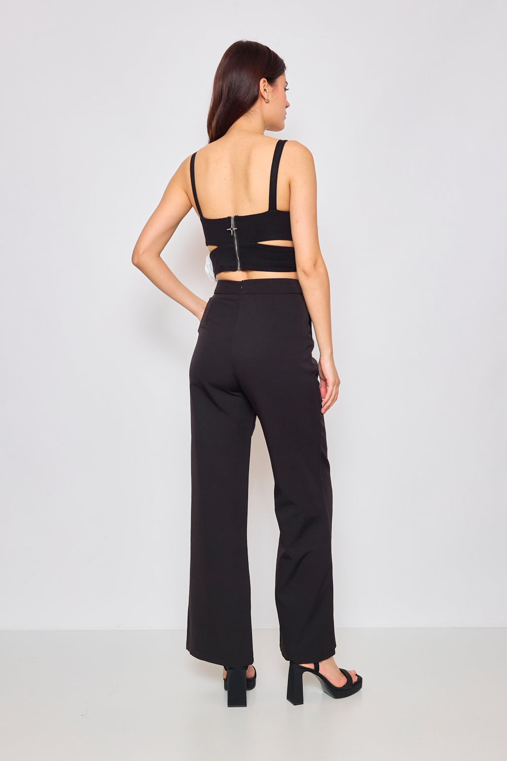 Crop top with straps and embossed flowers - 2465