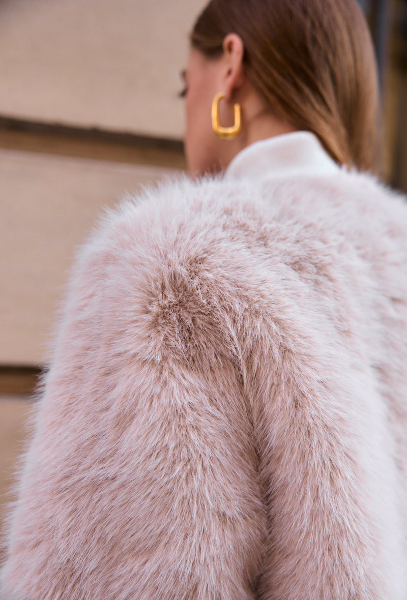Manteau court en fausse fourrure - 2580