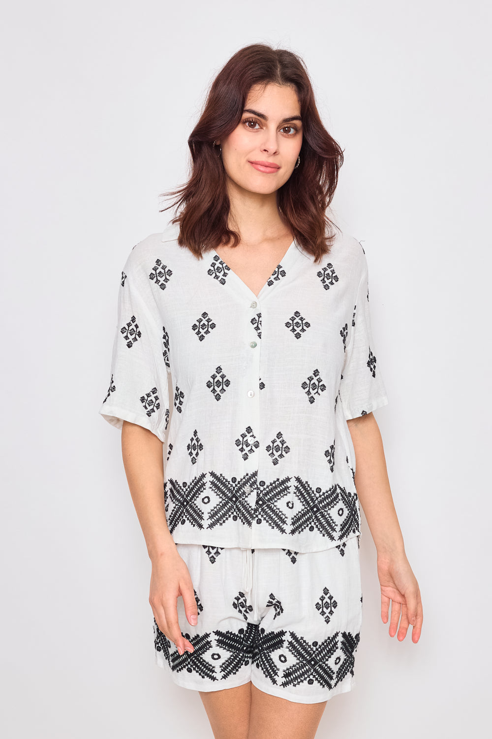 Short en lin mélangé avec broderies fantaisies - 2433