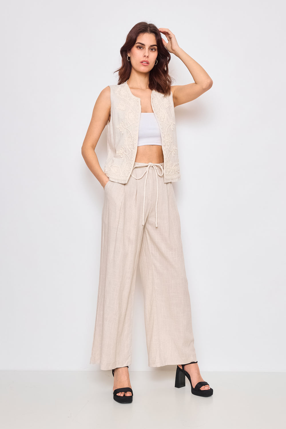 Embroidered cotton and linen sleeveless vest - 2430