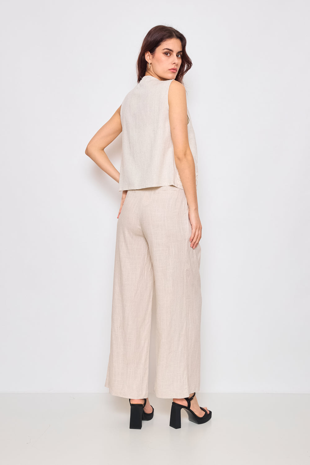 Embroidered cotton and linen sleeveless vest - 2430