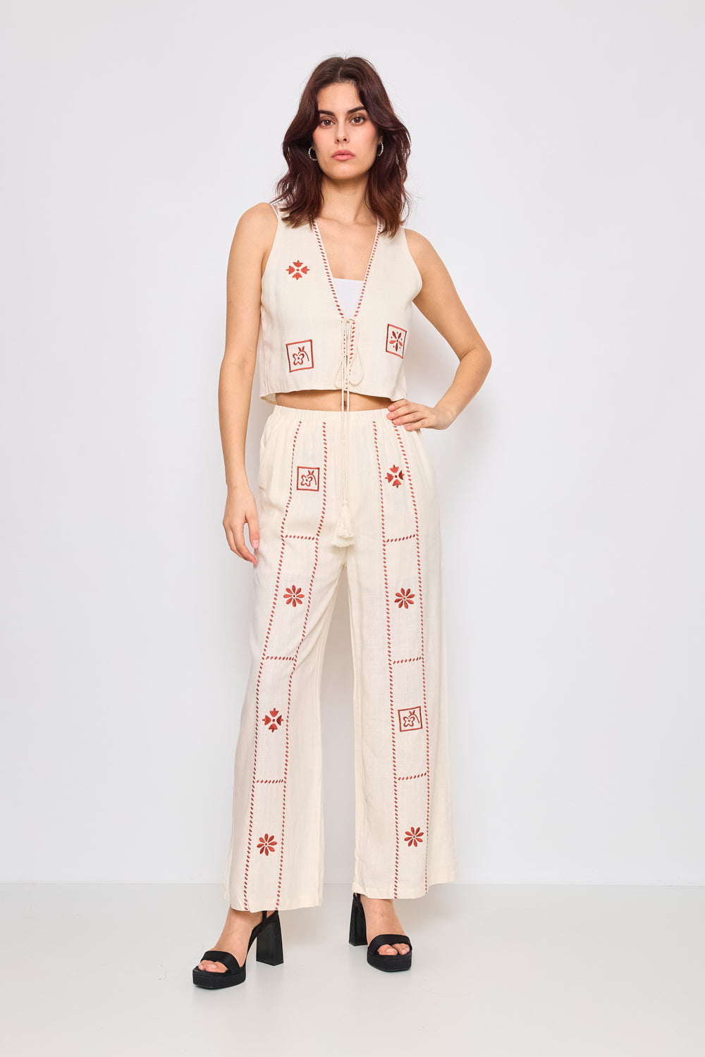 Pantalon coupe fluide avec motifs brodés - 2443