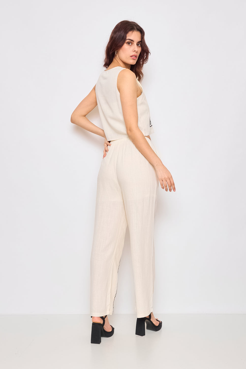 Embroidered cotton sleeveless vest - 2442