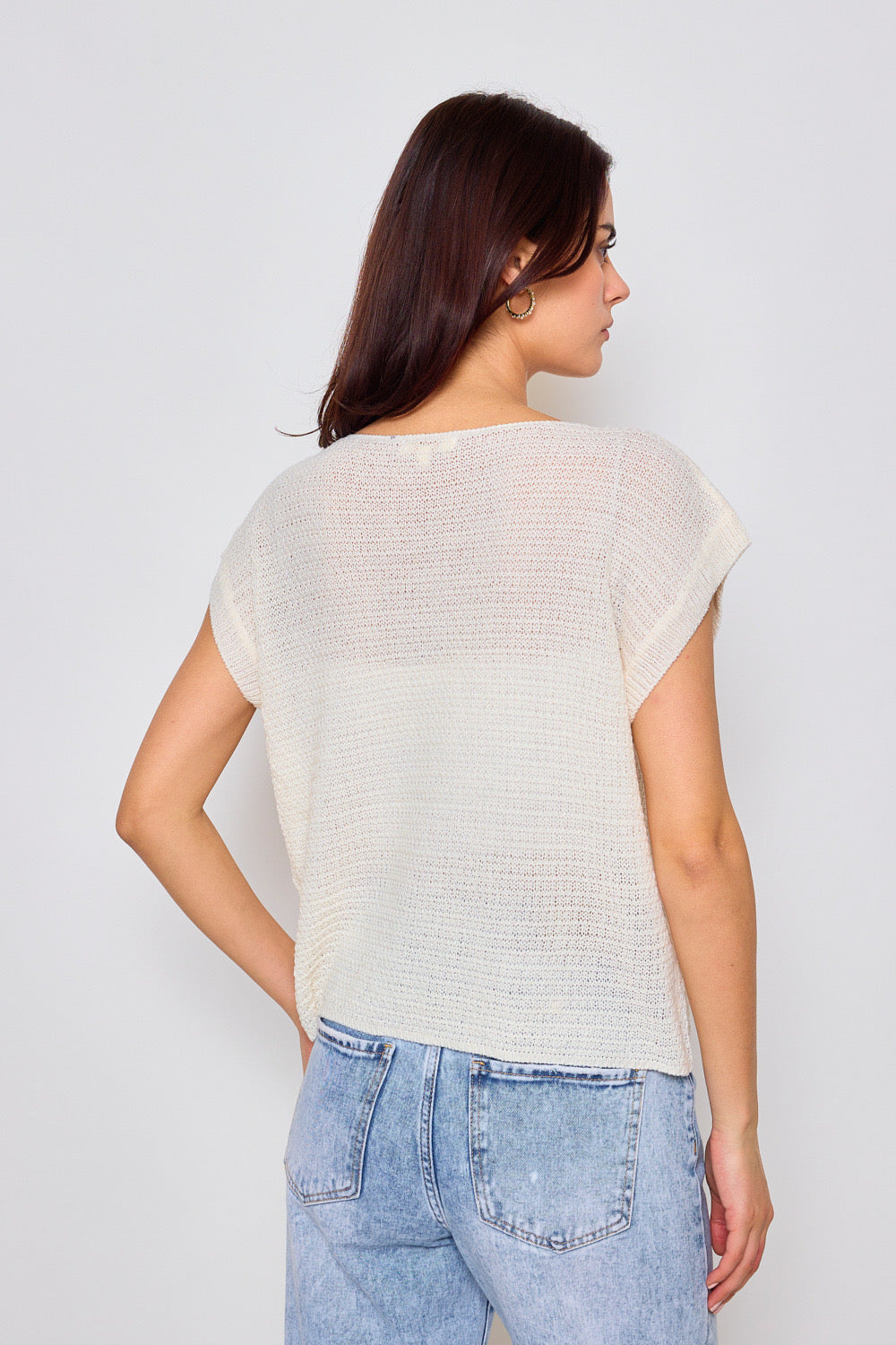 Lightweight mesh top with floral patterns - 2374