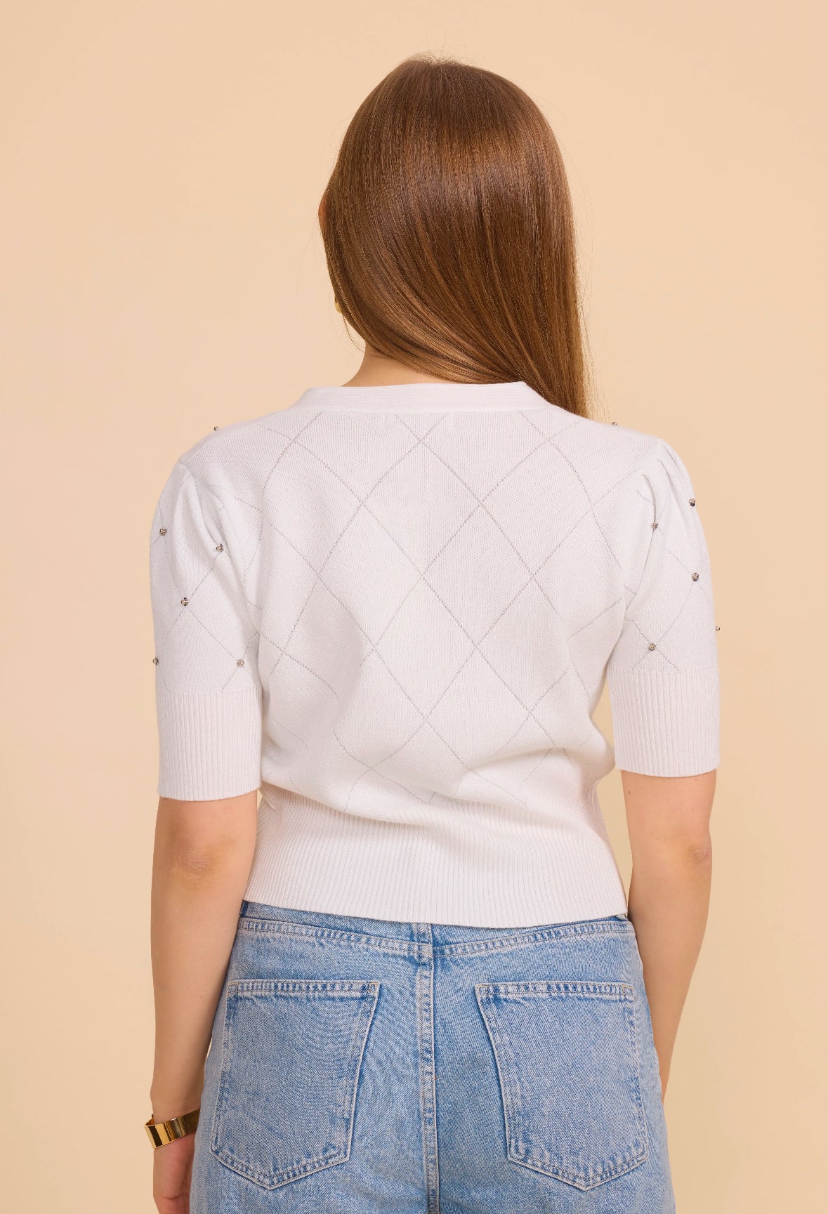 Top en maille fine orné de strass et de boutons dorés - 563