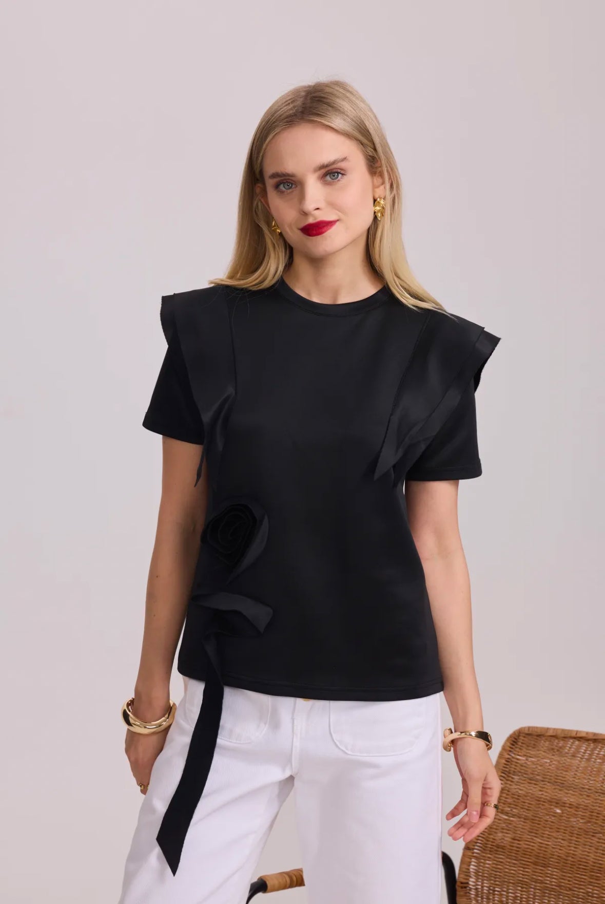 Casual T-shirt with ruffles and embossed flower - 4494