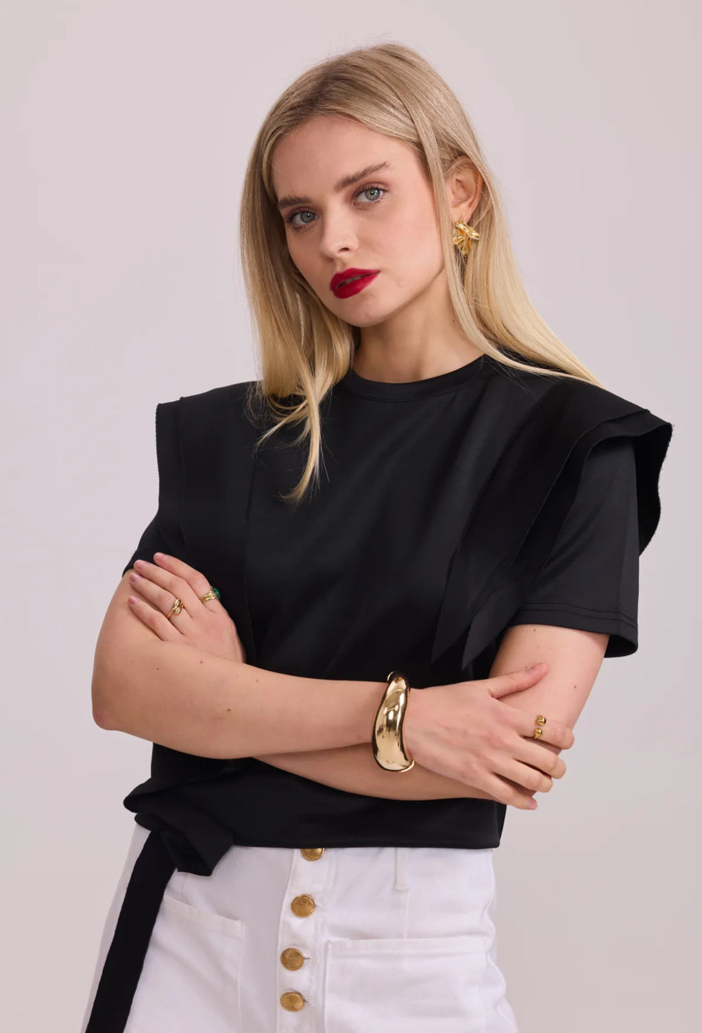 Casual T-shirt with ruffles and embossed flower - 4494