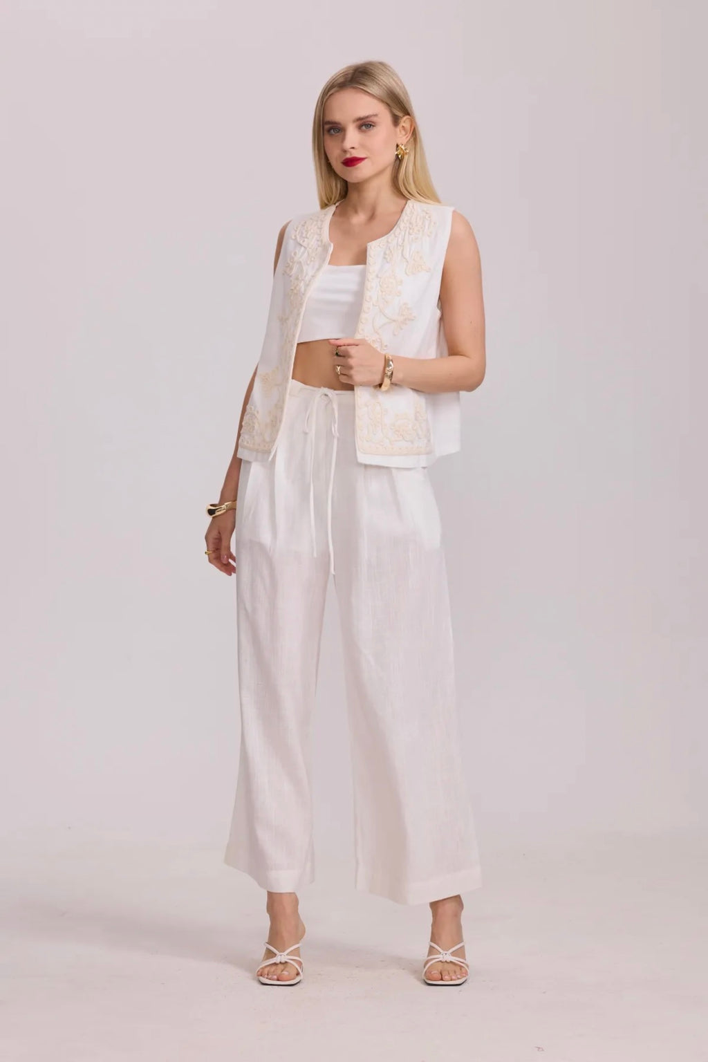 Embroidered cotton and linen sleeveless vest - 2430