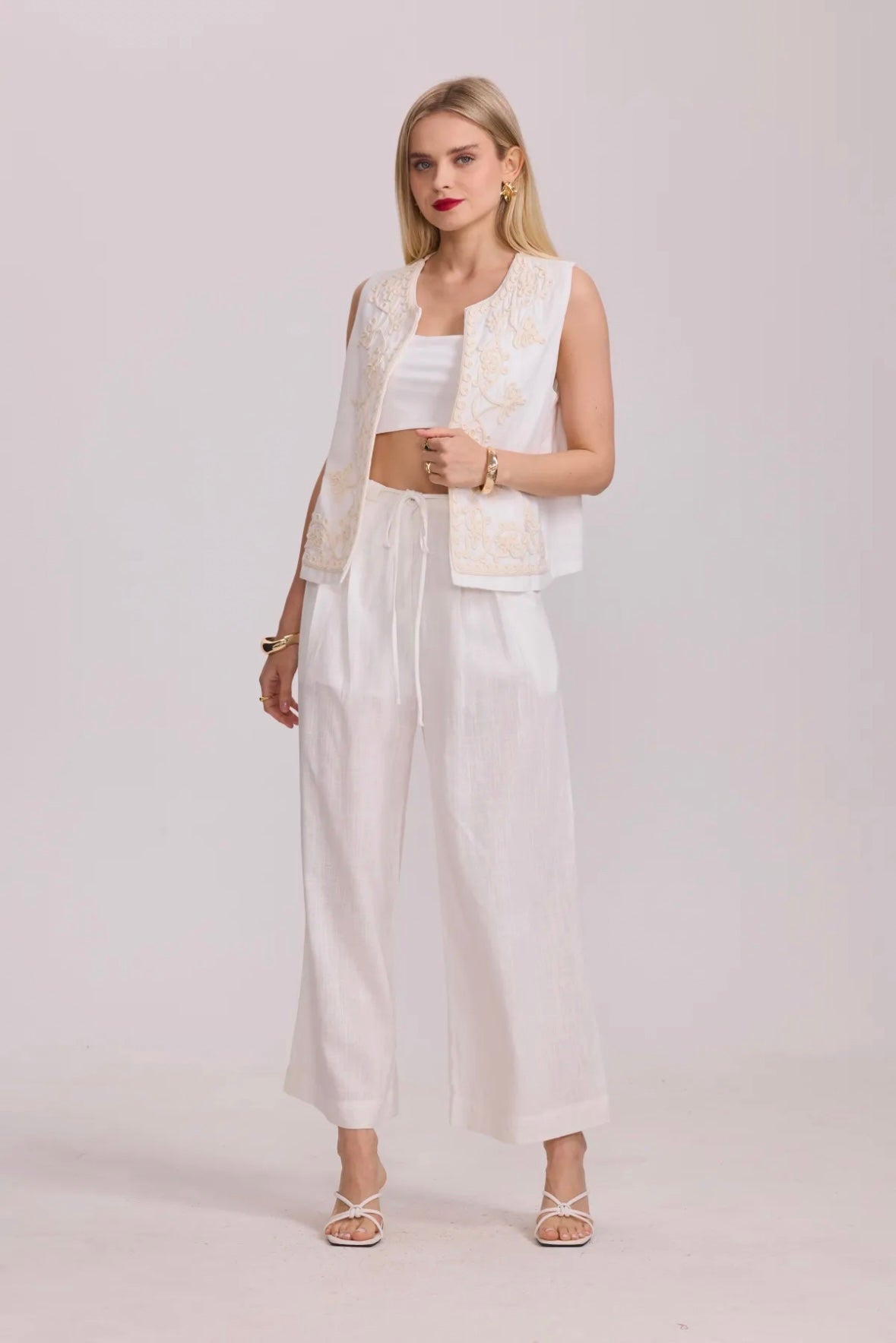 Embroidered cotton and linen sleeveless vest - 2430