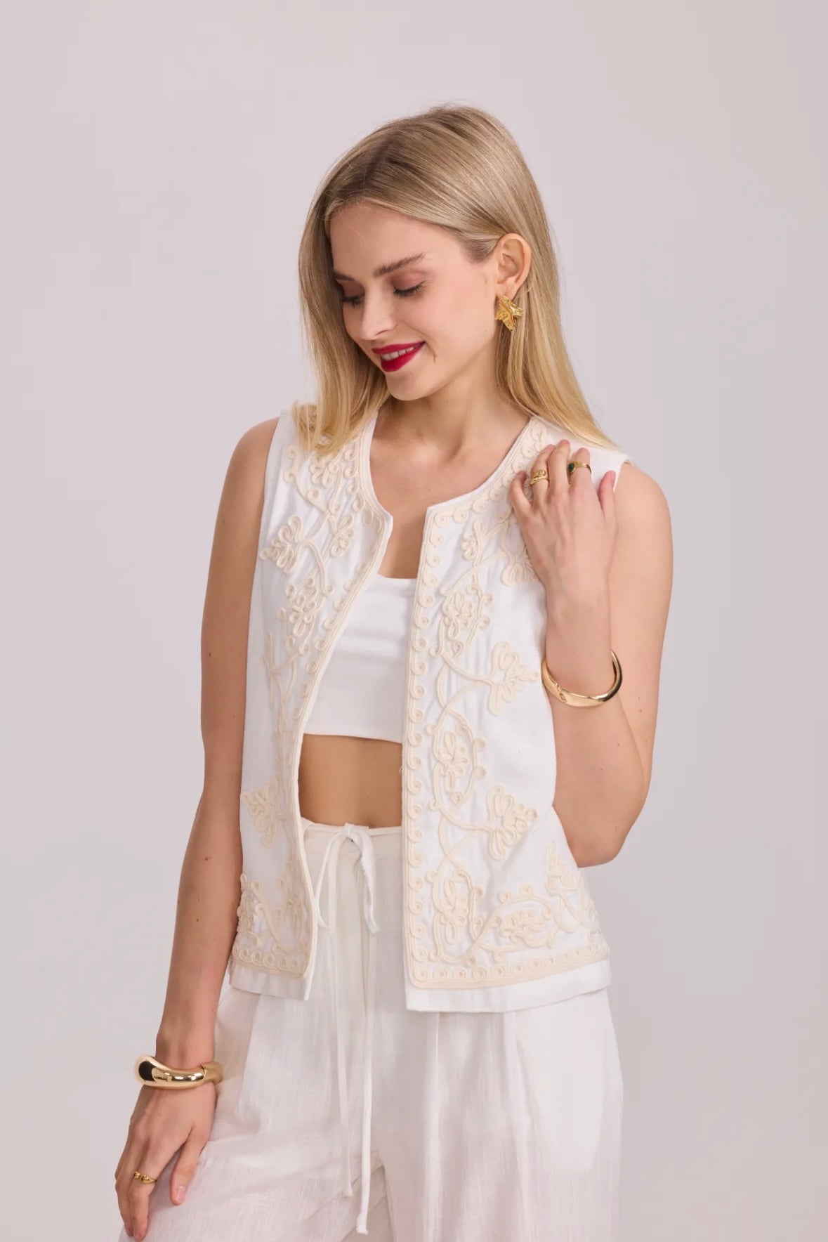 Embroidered cotton and linen sleeveless vest - 2430