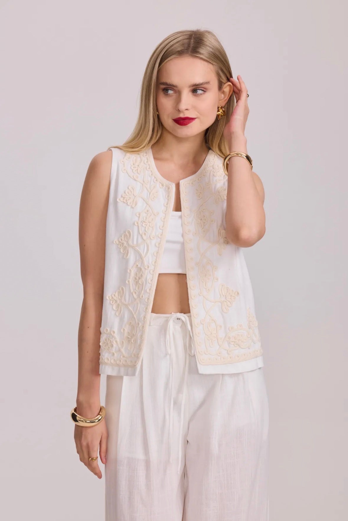 Embroidered cotton and linen sleeveless vest - 2430