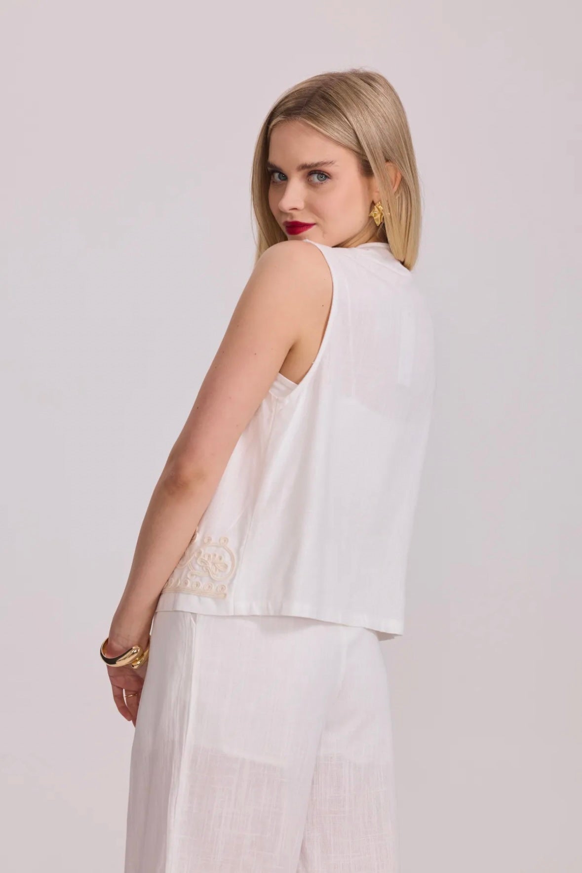 Embroidered cotton and linen sleeveless vest - 2430
