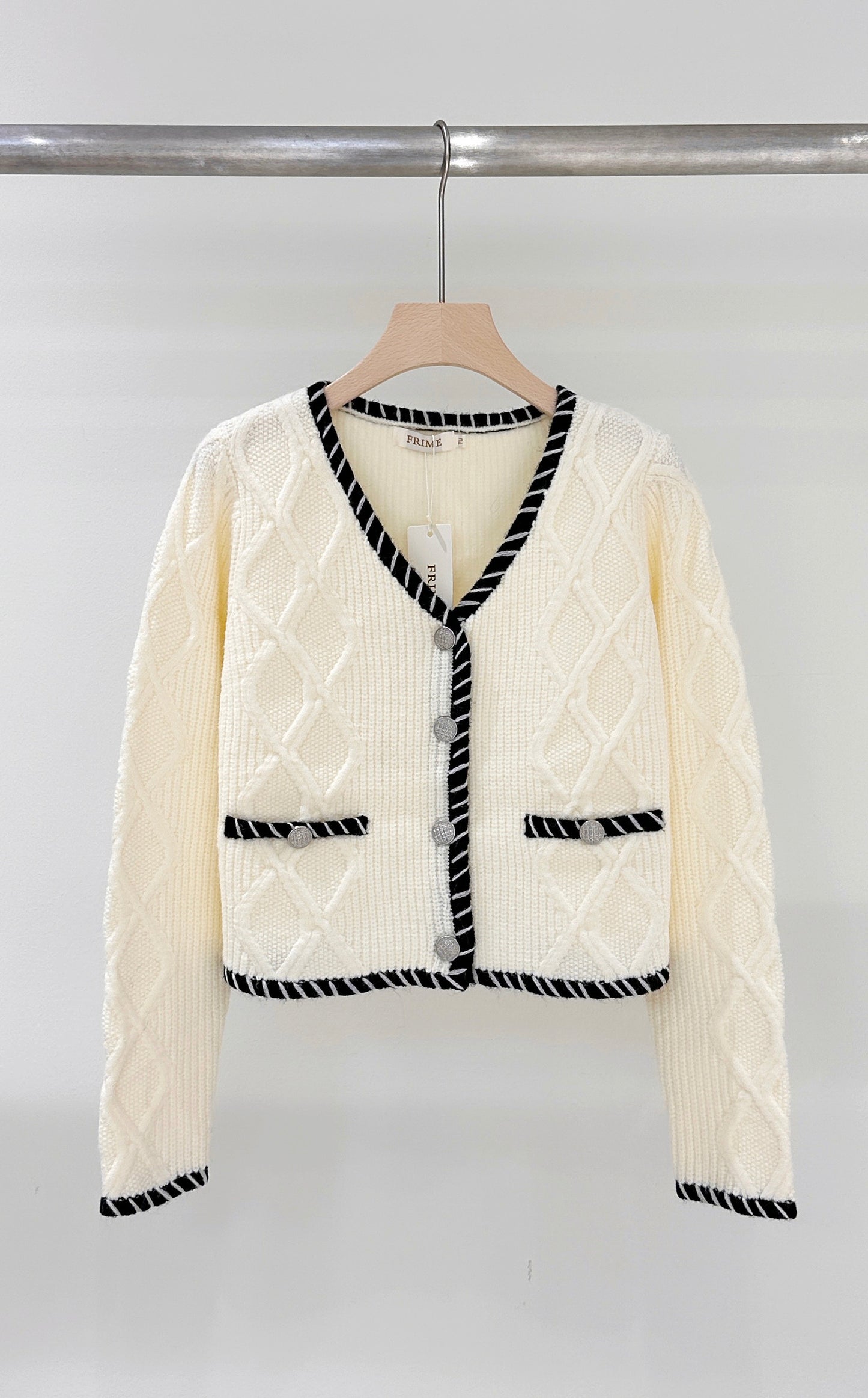 Cardigan en maille avec bordure à rayures - 2654