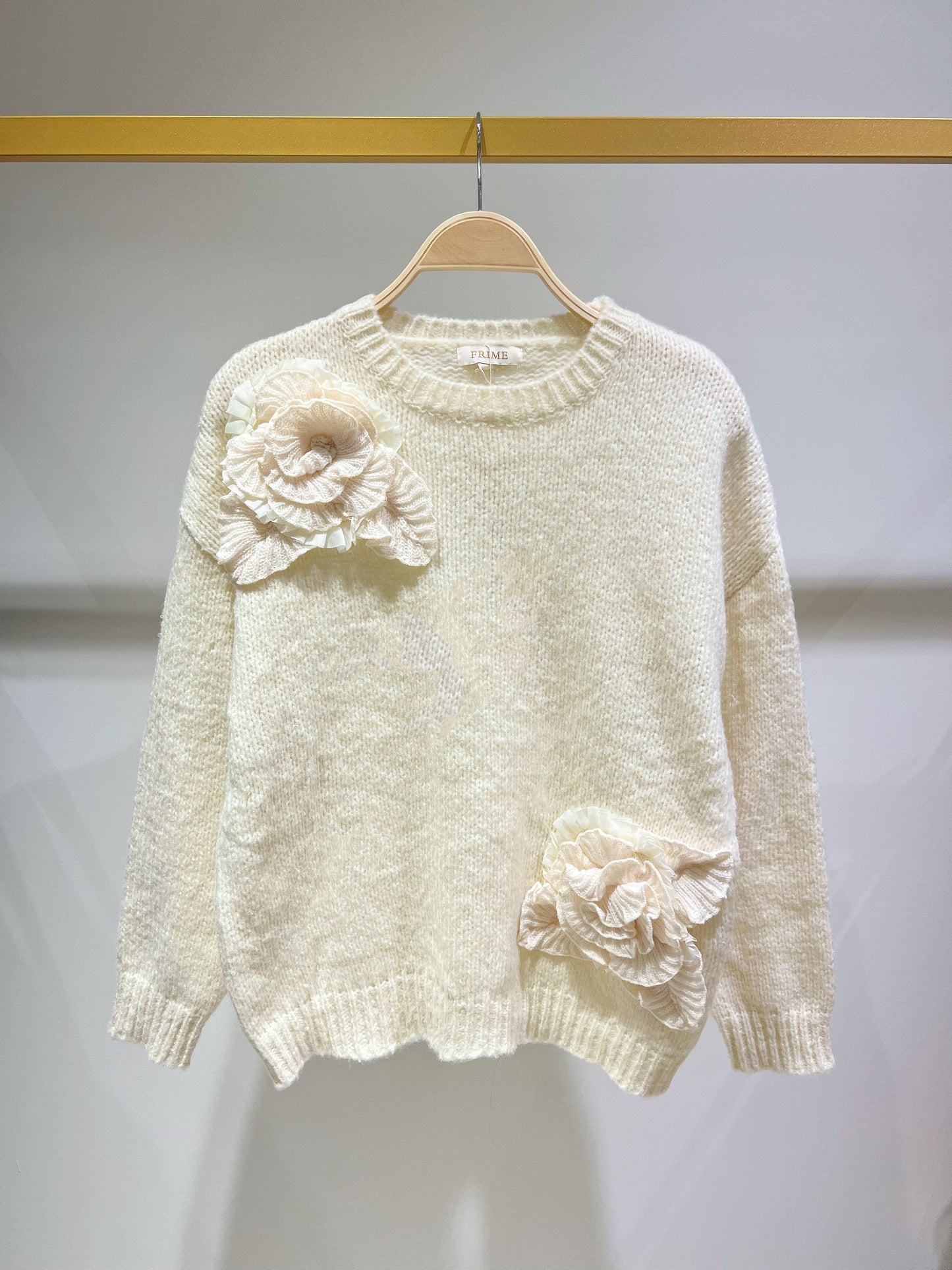 Pull doux au toucher avec fleurs en relief - 2656