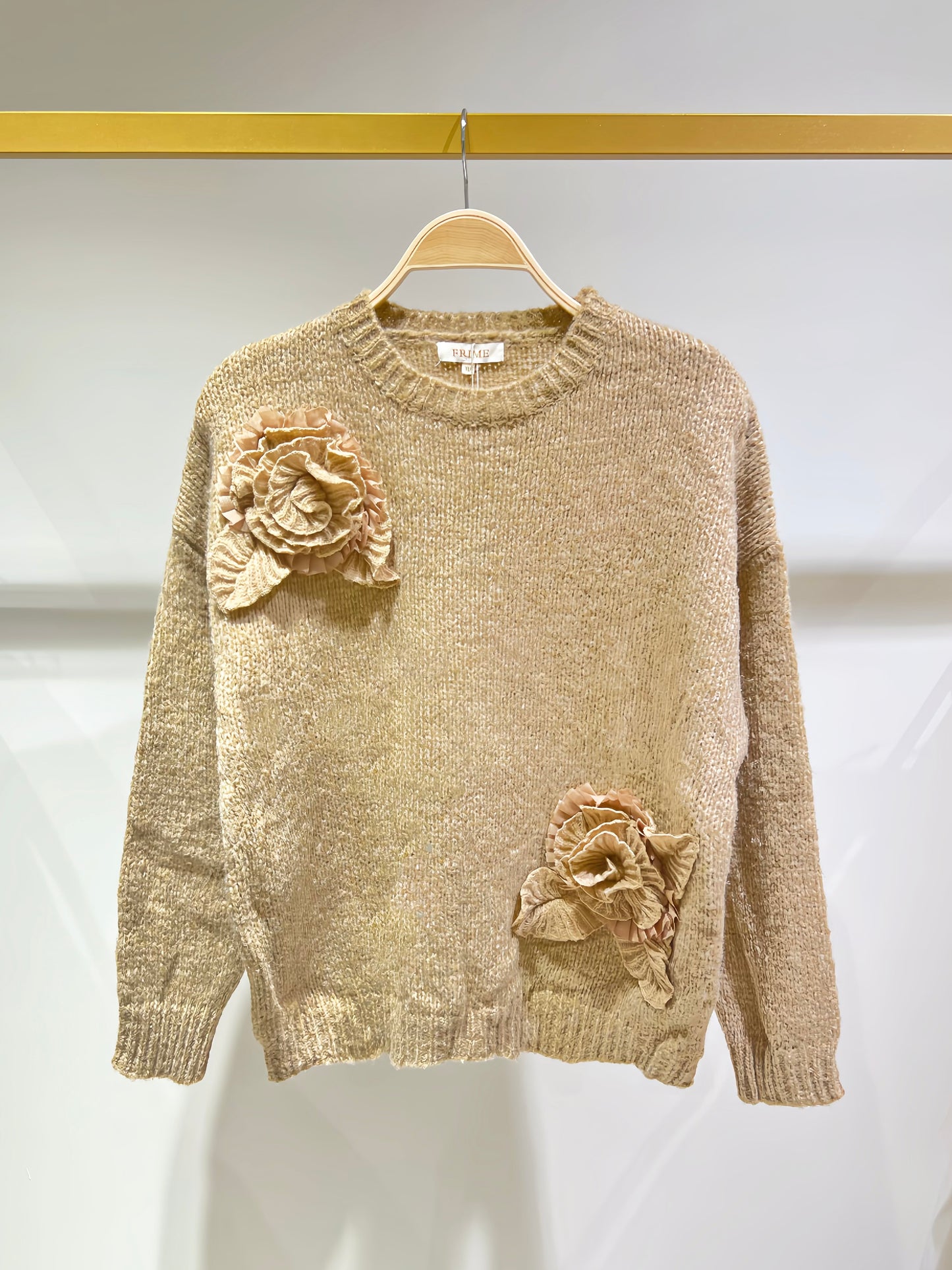 Pull doux au toucher avec fleurs en relief - 2656