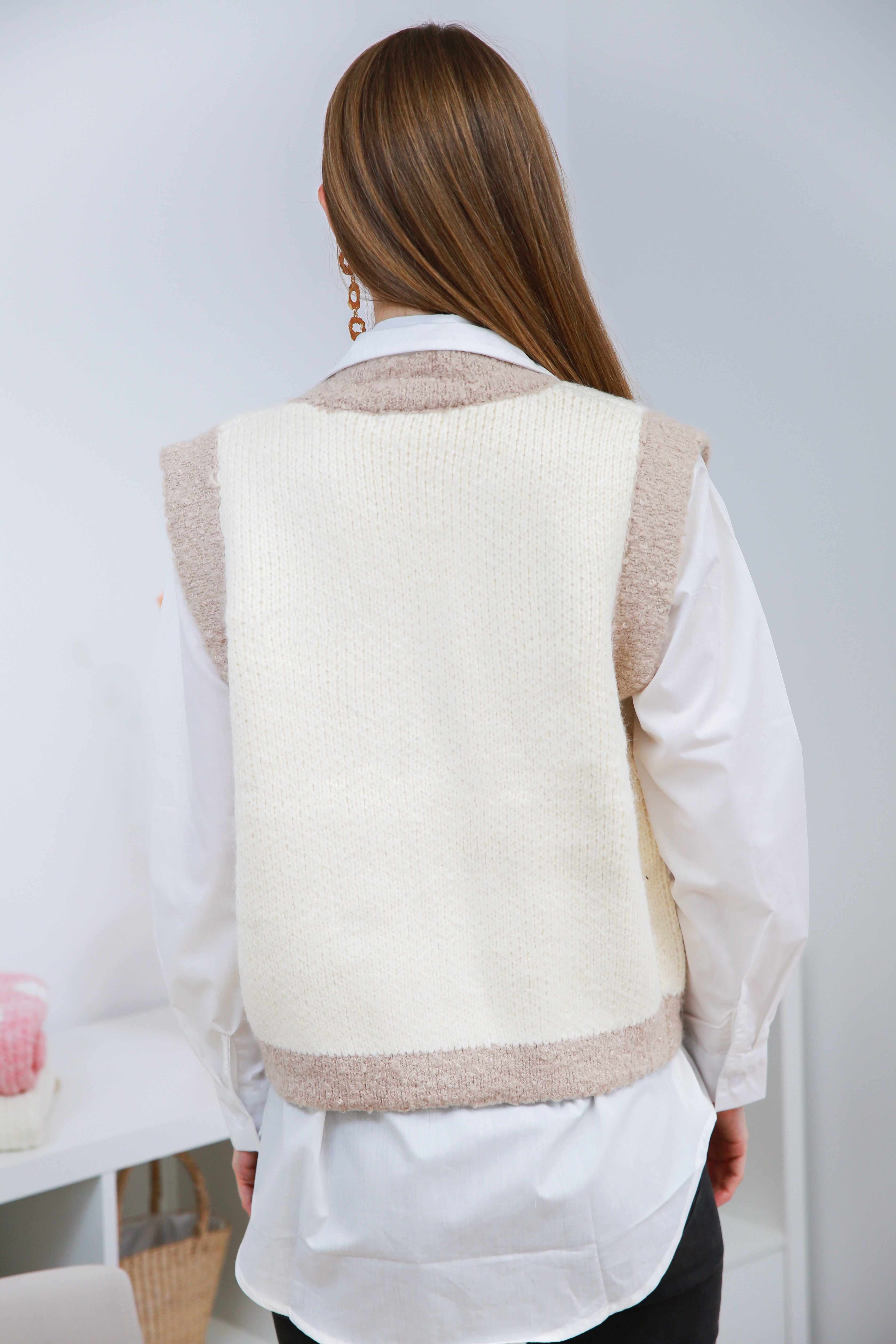 Sleeveless knitted vest - 5383