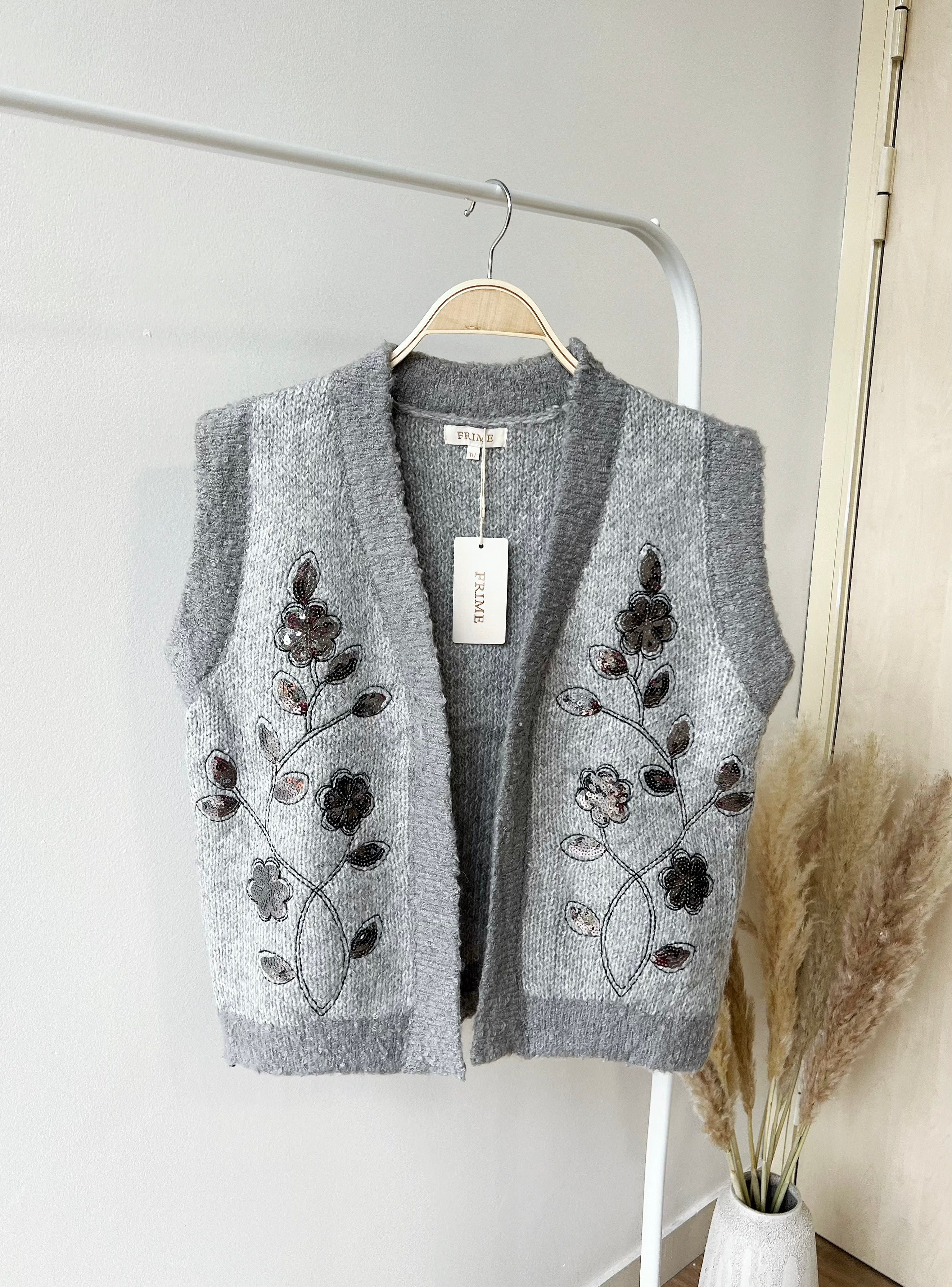 Sleeveless knitted vest - 5383