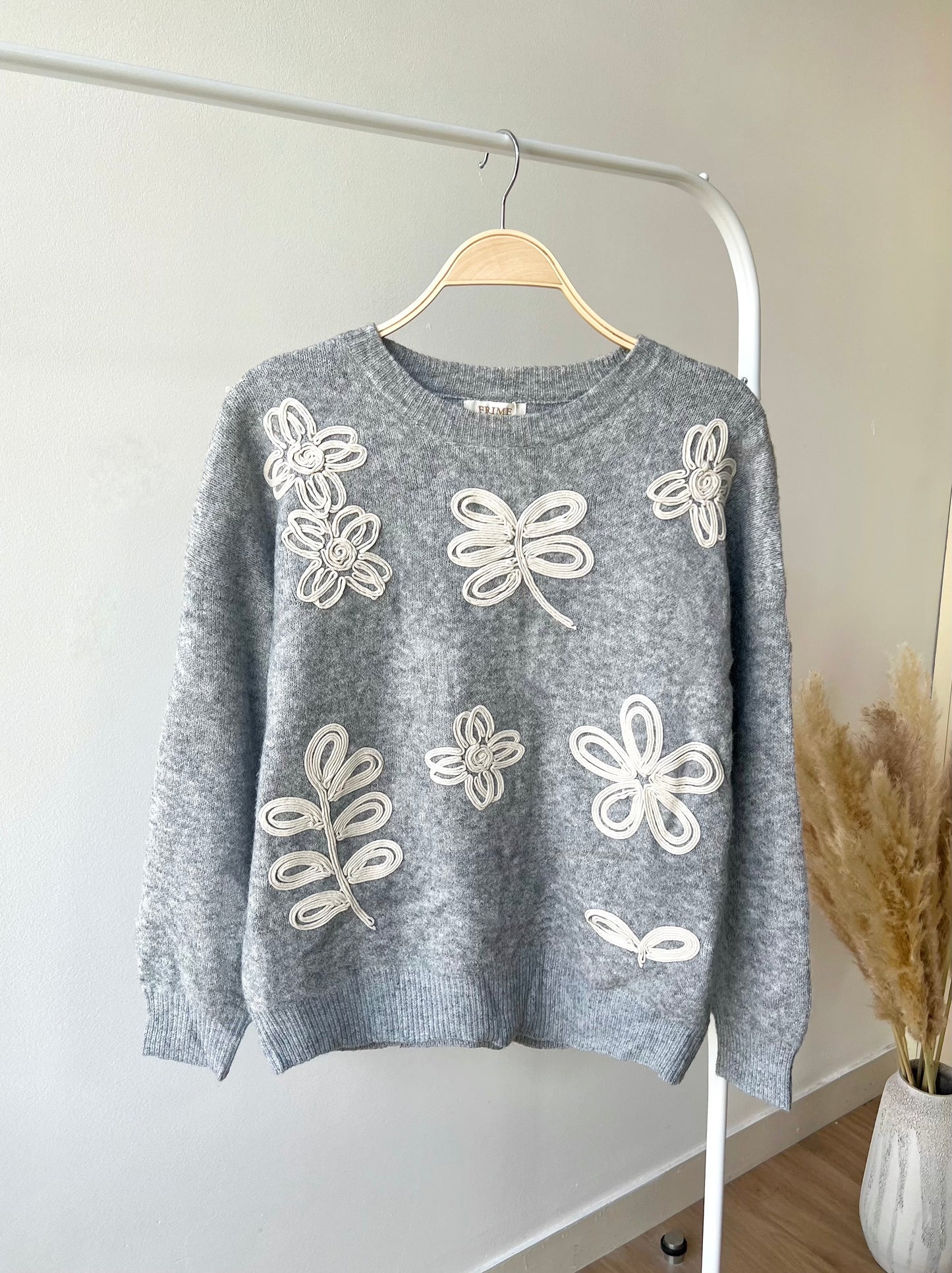 Pull en maille avec broderies fleuries - 5382