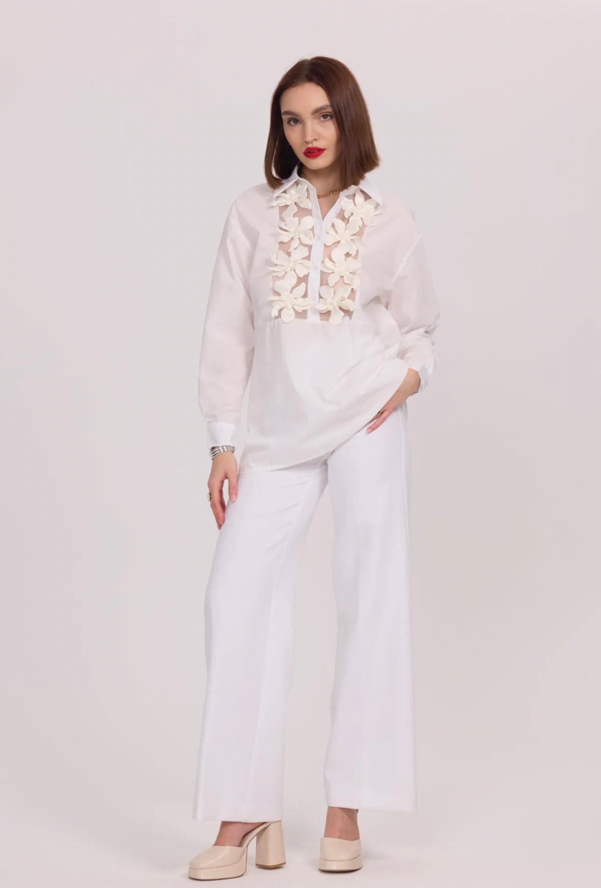 Chemise longue avec détails floraux en relief - 2499