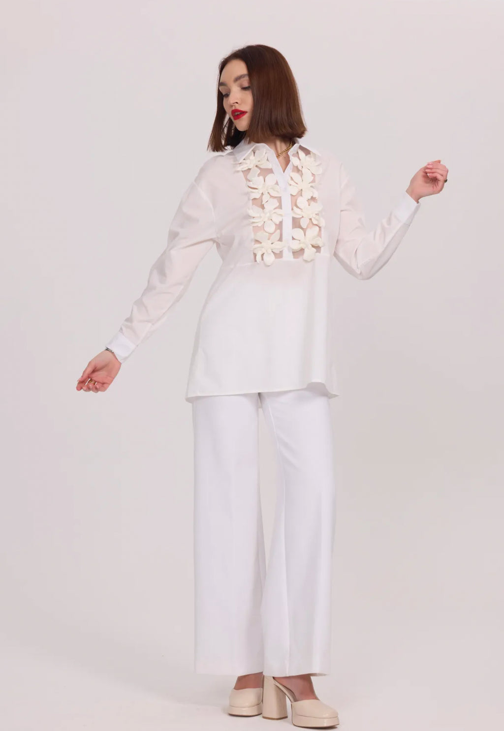 Chemise longue avec détails floraux en relief - 2499