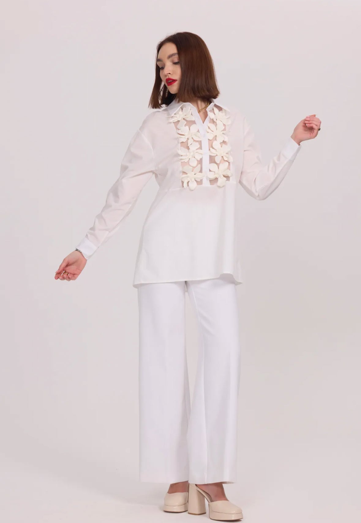 Chemise longue avec détails floraux en relief - 2499
