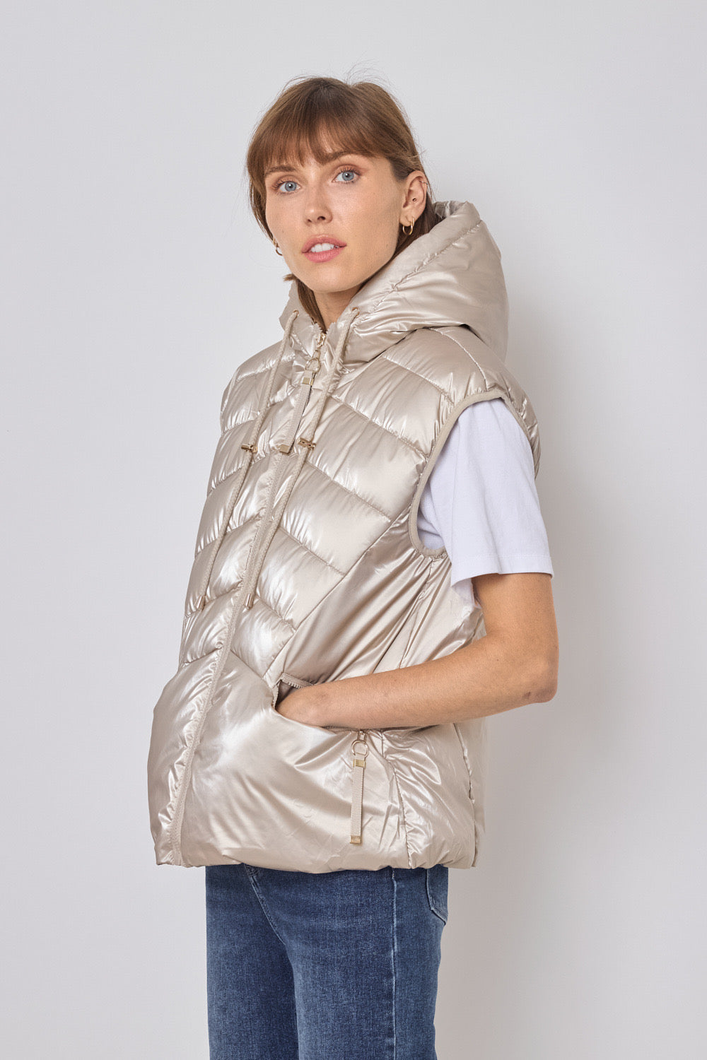 Shiny sleeveless down jacket - 1828