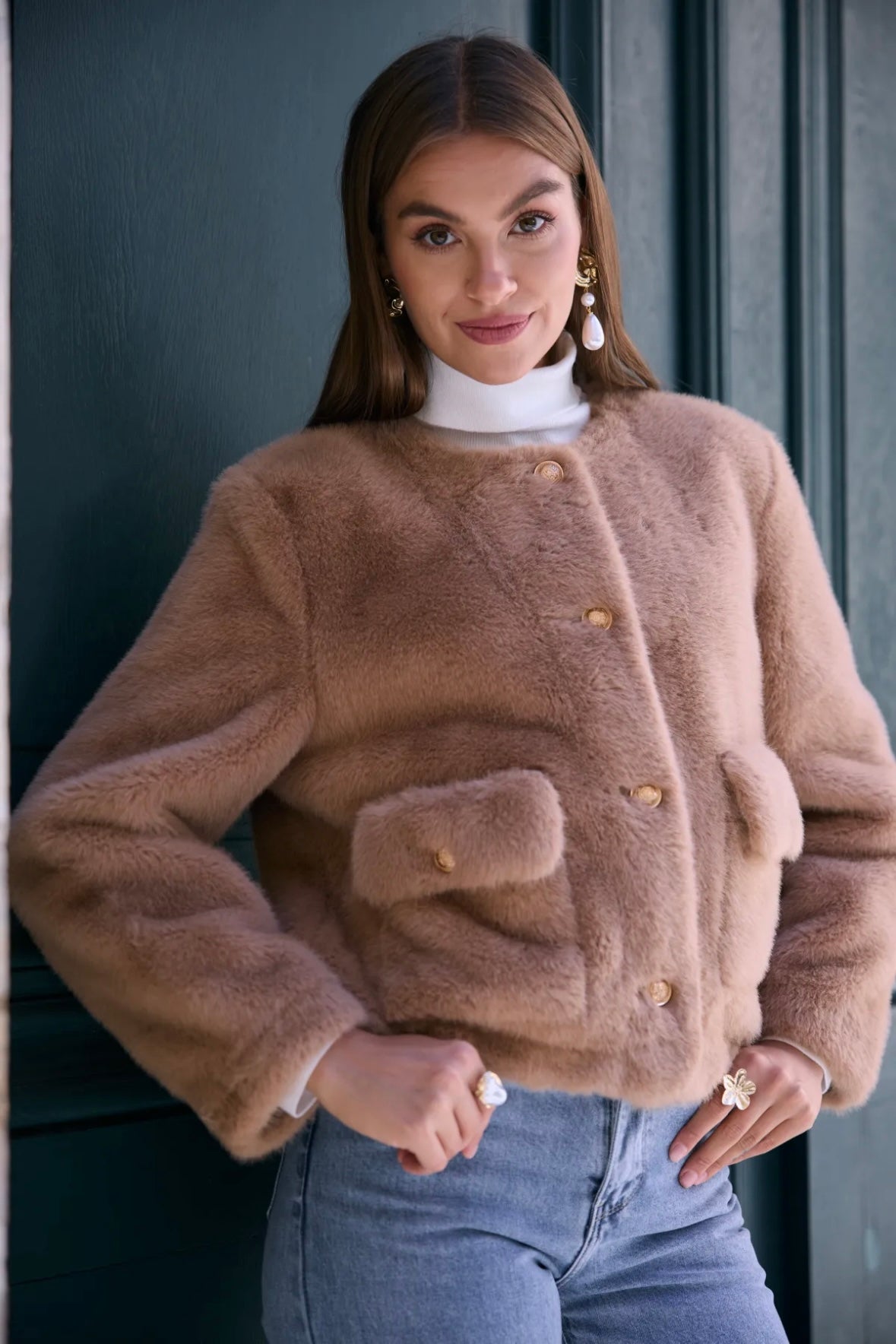 Manteau en Fourrure Synthétique à Poches avec Boutons - 2582