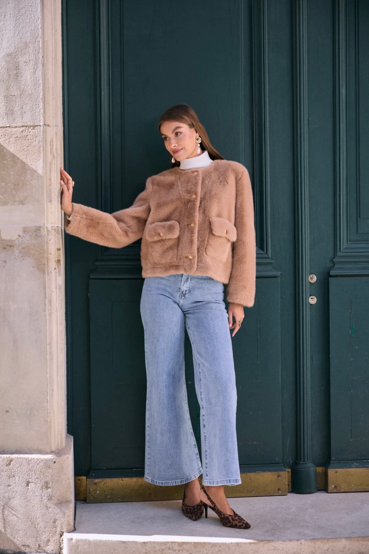 Manteau en Fourrure Synthétique à Poches avec Boutons - 2582