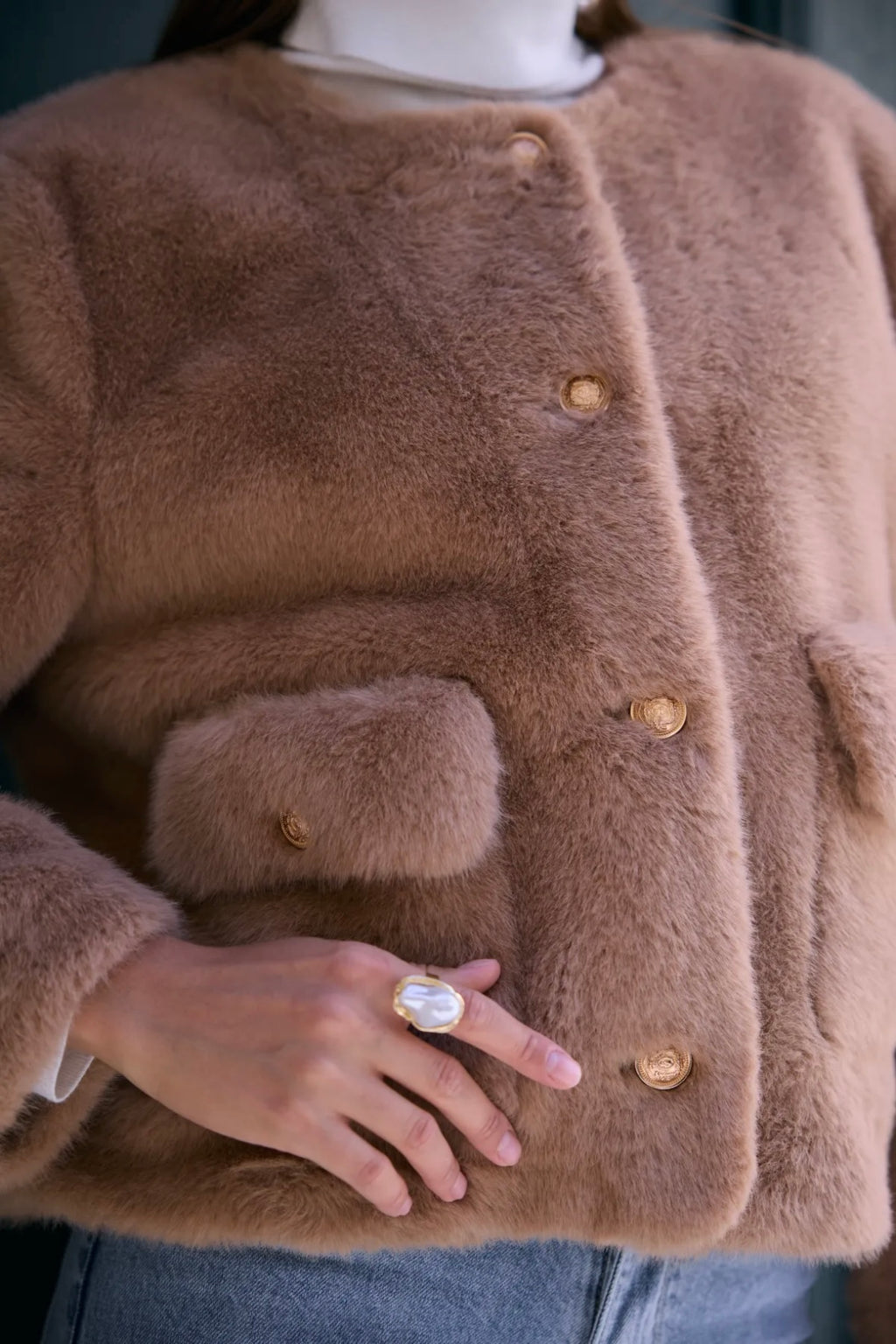 Manteau en Fourrure Synthétique à Poches avec Boutons - 2582