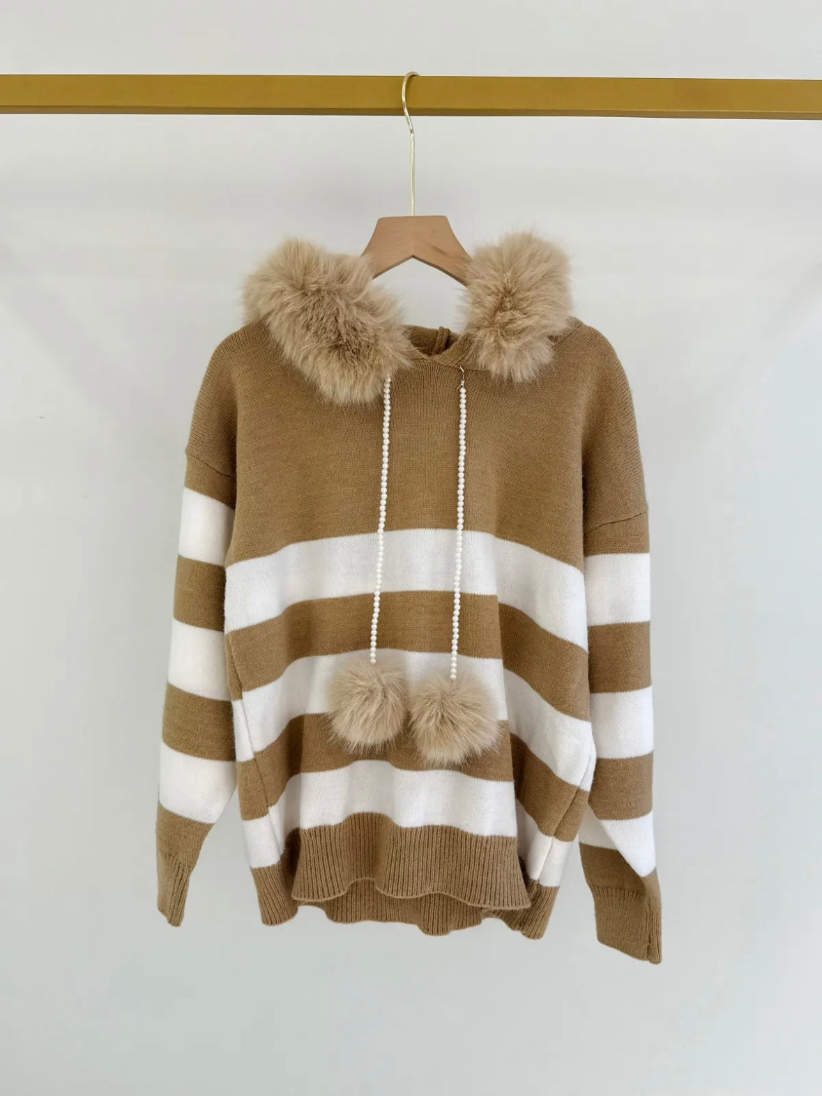 Pull à rayures avec capuche en fausse fourrure - 571