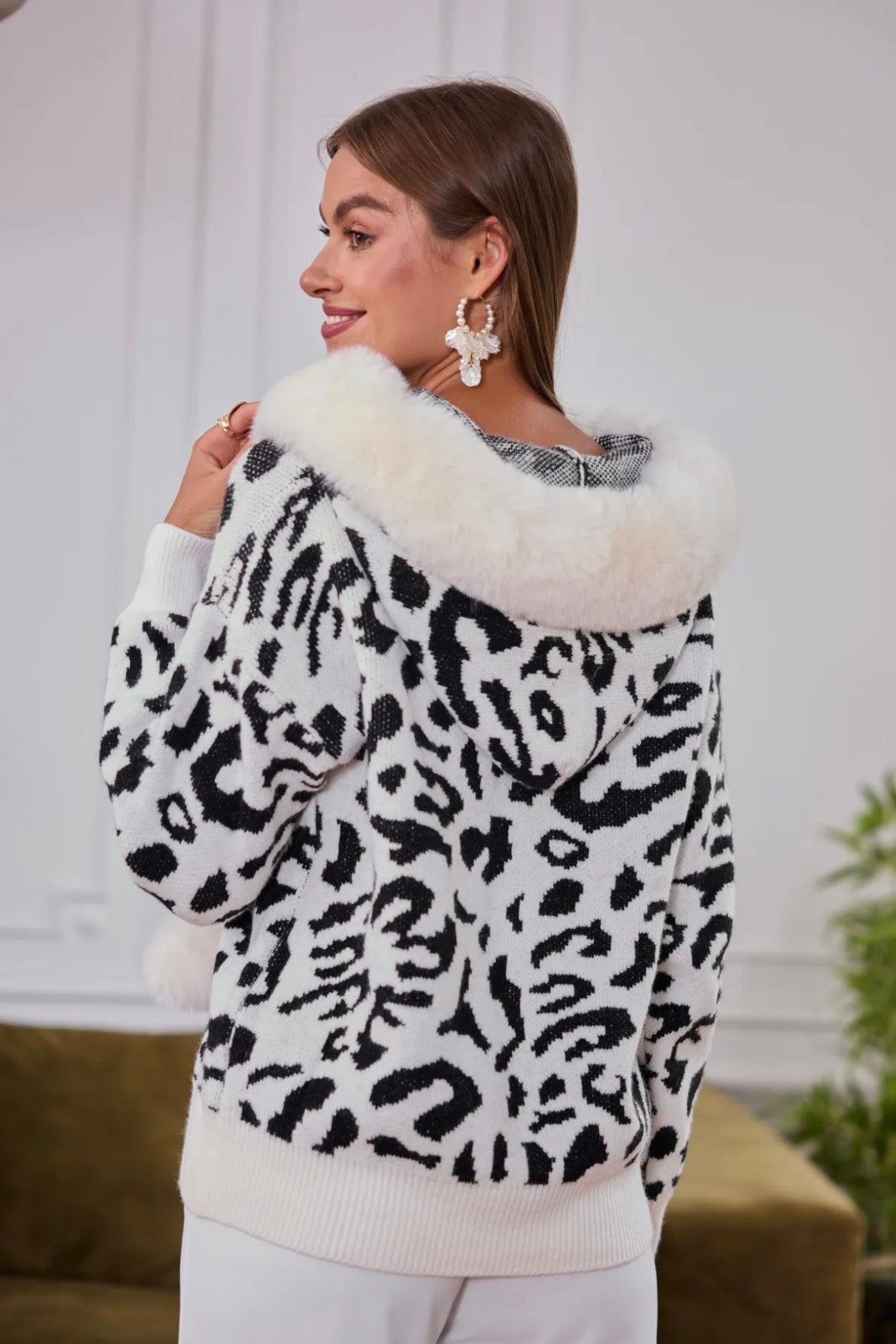 Pull léopard blanc avec col en fausse fourrure - 575