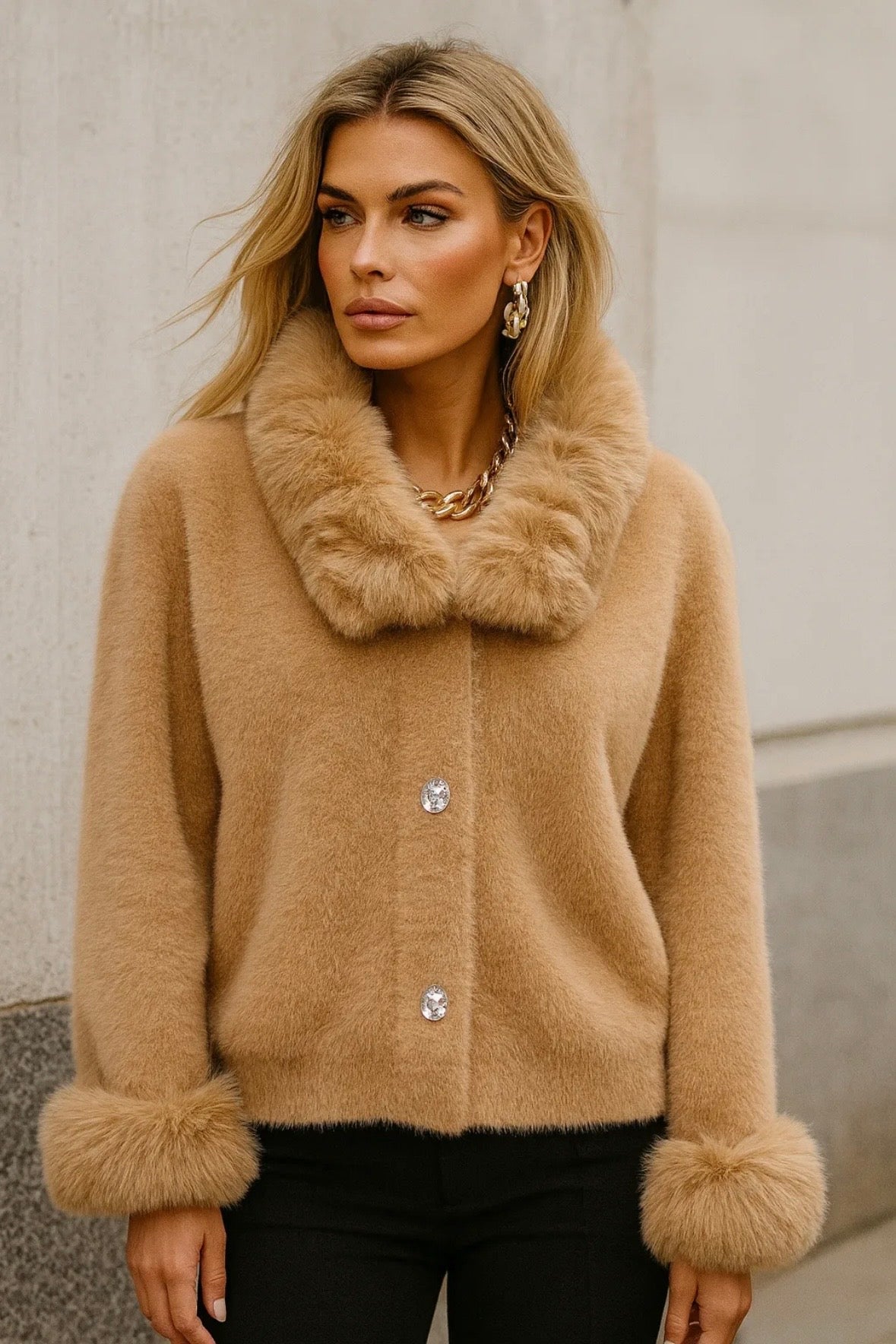 Cardigan doux avec col et poignets fourrures - 588