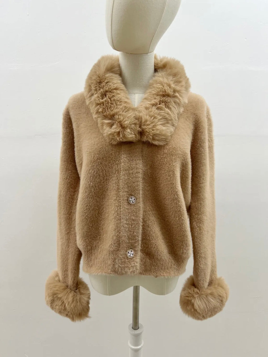 Cardigan doux avec col et poignets fourrures - 588