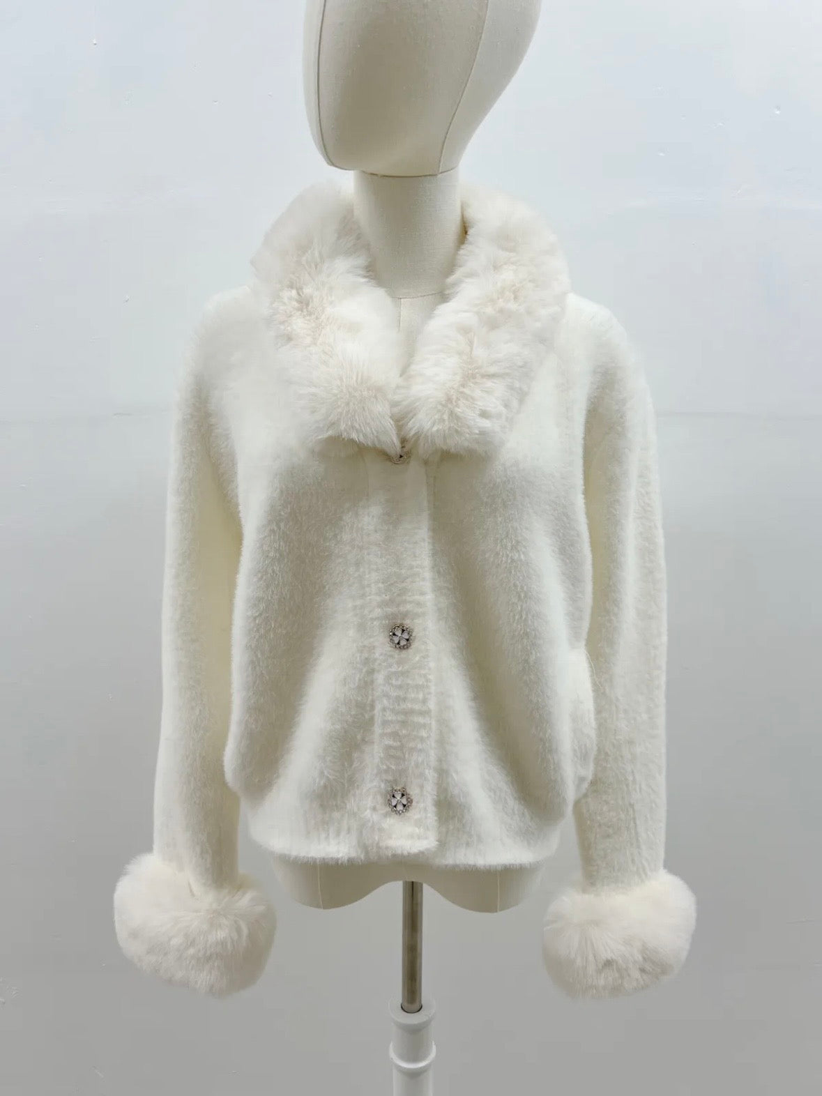 Cardigan doux avec col et poignets fourrures - 588